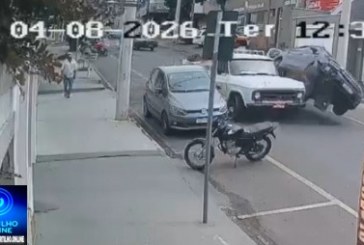 👉🏻🫣🚧🚒🚑😱🚨🚔Vídeo do Acidente 🚨! Tocador imprudente da caminhonete D10 Branca atropelou um veículo que ficou tombado 