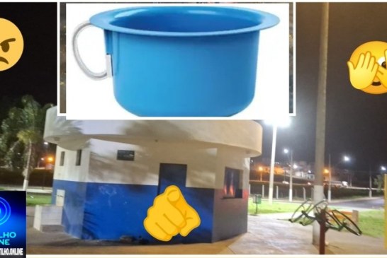 👉🏻🫵🏻🤔😡😤🚽🧻Praça dos bonheiros trancados. Os usuários tem que levar ” pinico”.😱