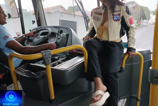 👉🏻🗣️😱🚌 🧐💞🫶🏻👀Portilho olha aí a pouca vergonha! Namoricos dentro dos coletivos