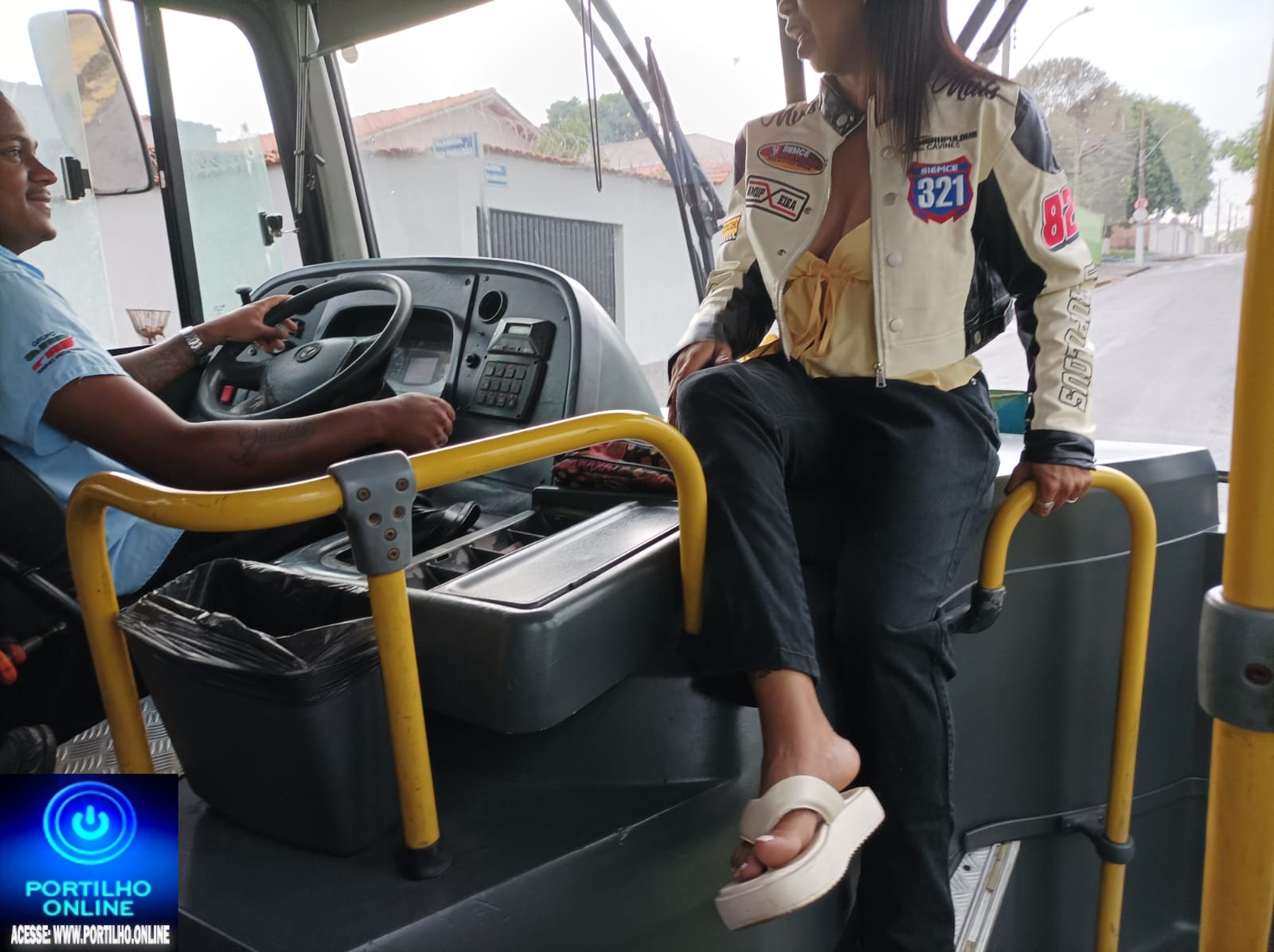 👉🏻🗣️😱🚌 🧐💞🫶🏻👀Portilho olha aí a pouca vergonha! Namoricos dentro dos coletivos