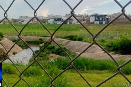 👉🏻😱🗣️🤮👎🏻Regão do Deró… Matagal e resíduos avança obstruindo a circulação da água das chuvas