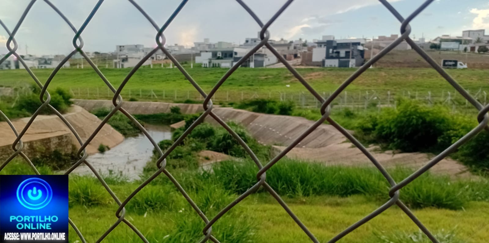 👉🏻😱🗣️🤮👎🏻Regão do Deró… Matagal e resíduos avança obstruindo a circulação da água das chuvas