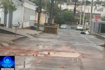 👉🏻🫵🏻🤔👀😡😠Moradores reclamam ha mais de um mês para trampar esse buraco 🕳️ 👎🏻 🚧 😤 🗣️